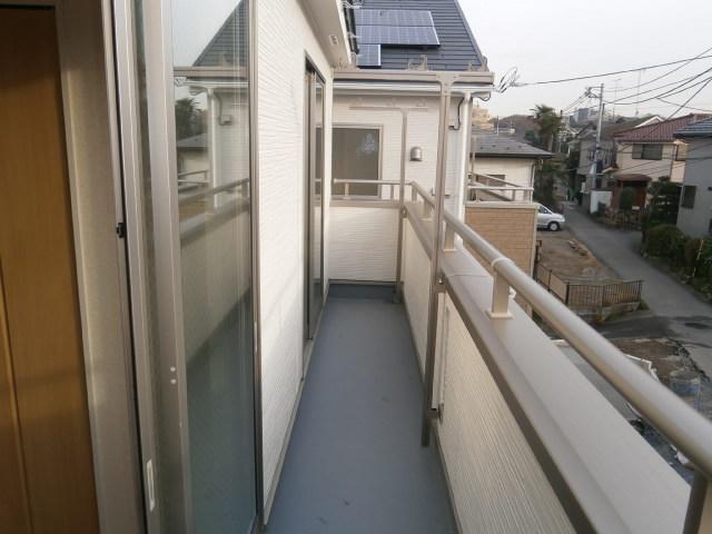 Balcony. 1 Building