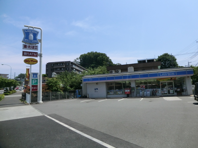 Convenience store. 570m until Lawson Hachioji Uchikoshi the town store (convenience store)