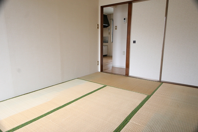 Living and room. Japanese-style room 6 quires