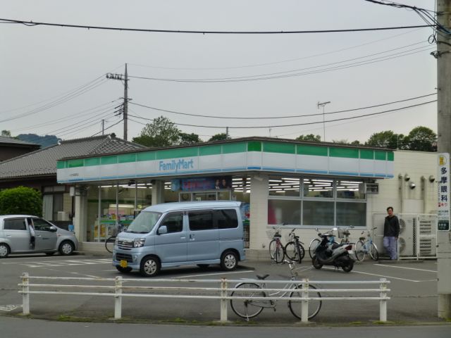 Supermarket. 310m to Family Mart (super)