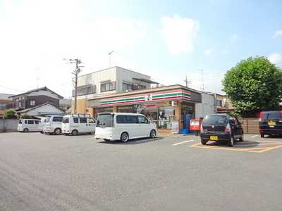 Convenience store. Seven-Eleven (convenience store) to 400m