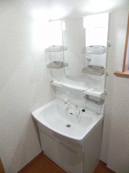 Wash basin, toilet