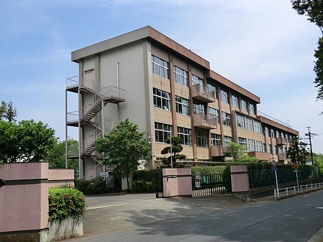 Junior high school. 1900m to Hachioji Municipal Bulbul mountain junior high school