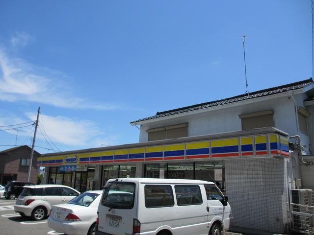 Convenience store. MINISTOP up (convenience store) 420m