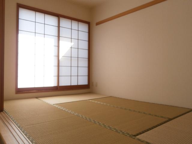 Non-living room. Japanese-style room facing the balcony continuous with the living, Tatami mat already exchange