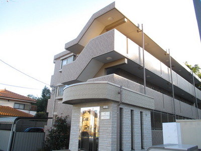 Building appearance. Until Minami Osawa Station is about 13 minutes by bicycle