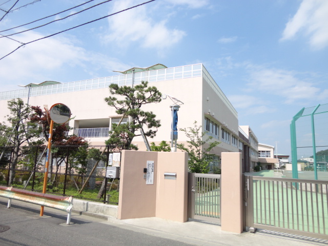 Junior high school. 886m to Hachioji City Yokoyama junior high school (junior high school)