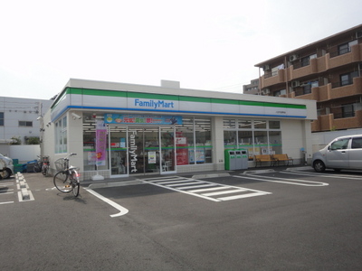 Convenience store. 250m to Family Mart (convenience store)