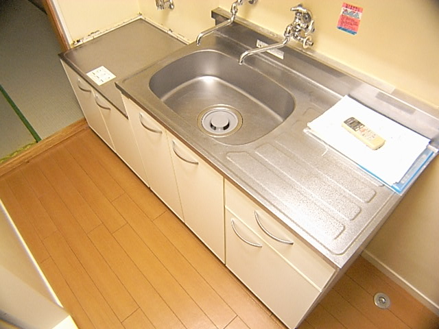 Kitchen. Two-burner stove installation Allowed