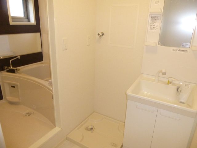 Washroom. ◇ to the dressing room will have a separate wash basin ◇