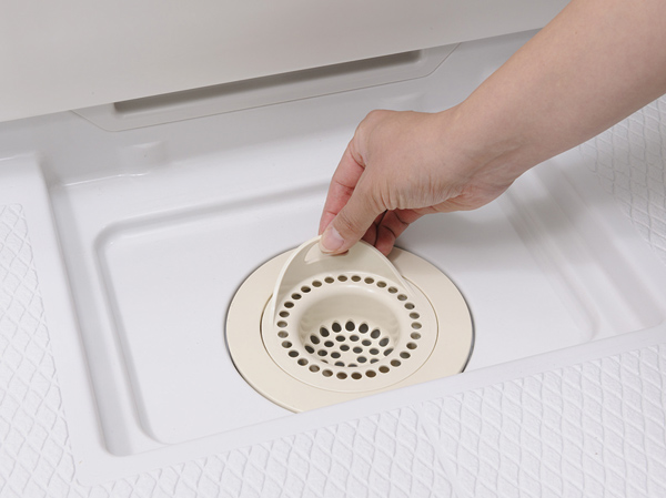 Bathing-wash room.  [Easy discarded hair catcher] Only the momentum of the drainage of the washing place, Easily clogged drain port hair is the drainage port of the new shape, which occupies a beautiful.