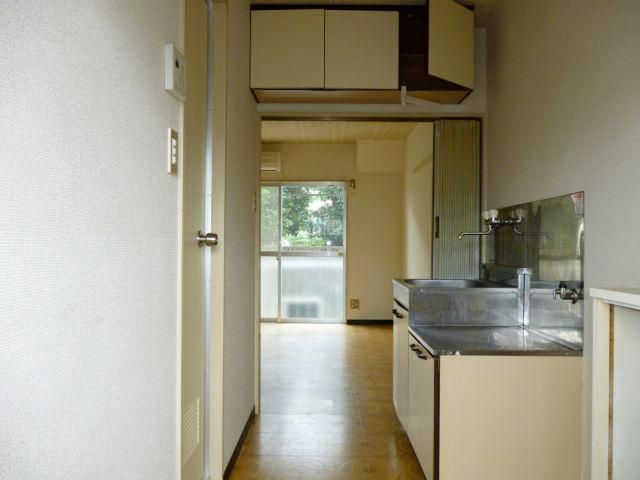 Kitchen. Clean kitchen