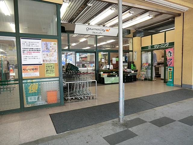 Supermarket. 450m to Daiei Hachiman-cho shop