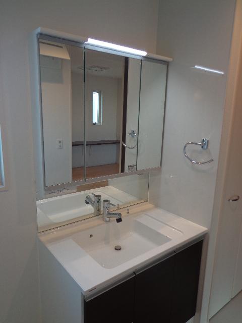 Wash basin, toilet