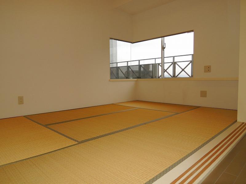 Non-living room. Japanese-style room where you can enjoy the vista, Also recommended in the bedroom for the visitor's