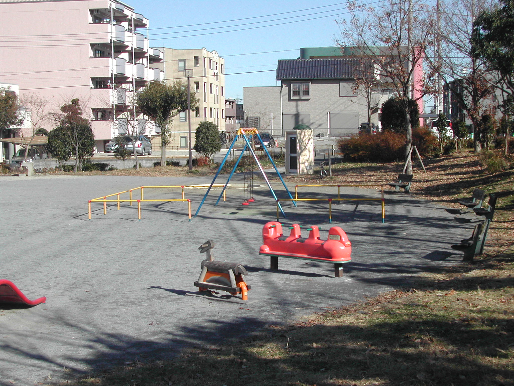 park. 100m to large Katase park (park)