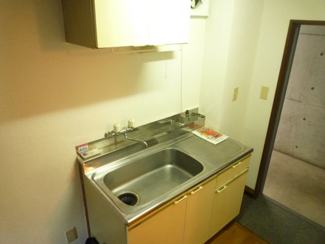 Kitchen. Gas stove can be installed.