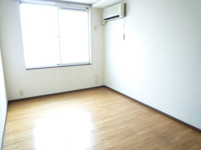 Living and room. Hiroshi 7.5 Pledge