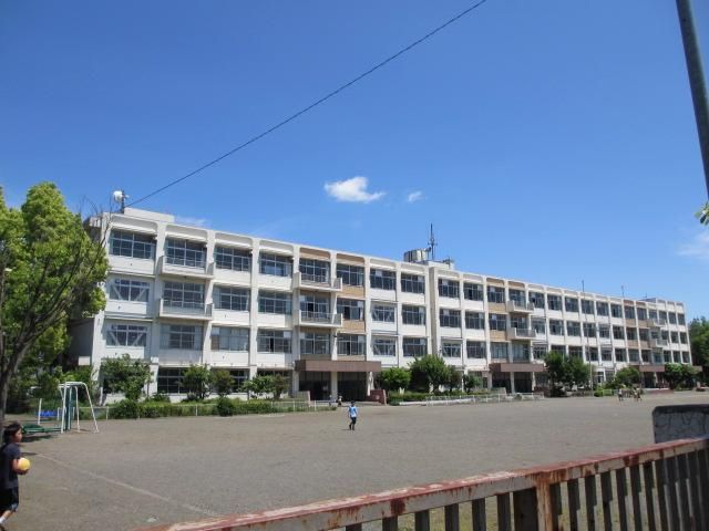 Primary school. Municipal Takamine until the elementary school (elementary school) 1500m