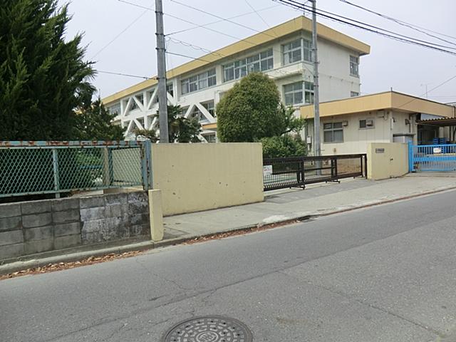 Junior high school. 1100m to Hachioji Municipal Santa Elementary School