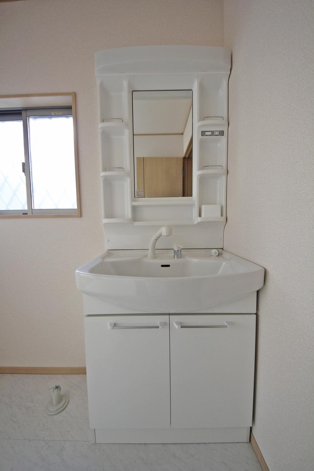 Wash basin, toilet. 5 Building vanity