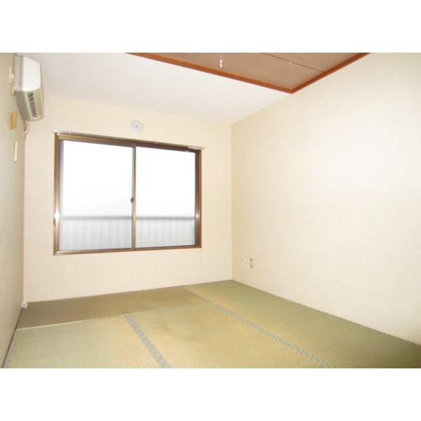 Other room space. Western and Japanese-style, Air-conditioned in each room! 