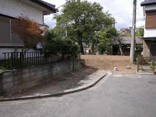 Local photos, including front road. There are a number of large supermarkets within walking distance in a quiet residential area of Hazama Station 12 minutes' walk living environment is also good.