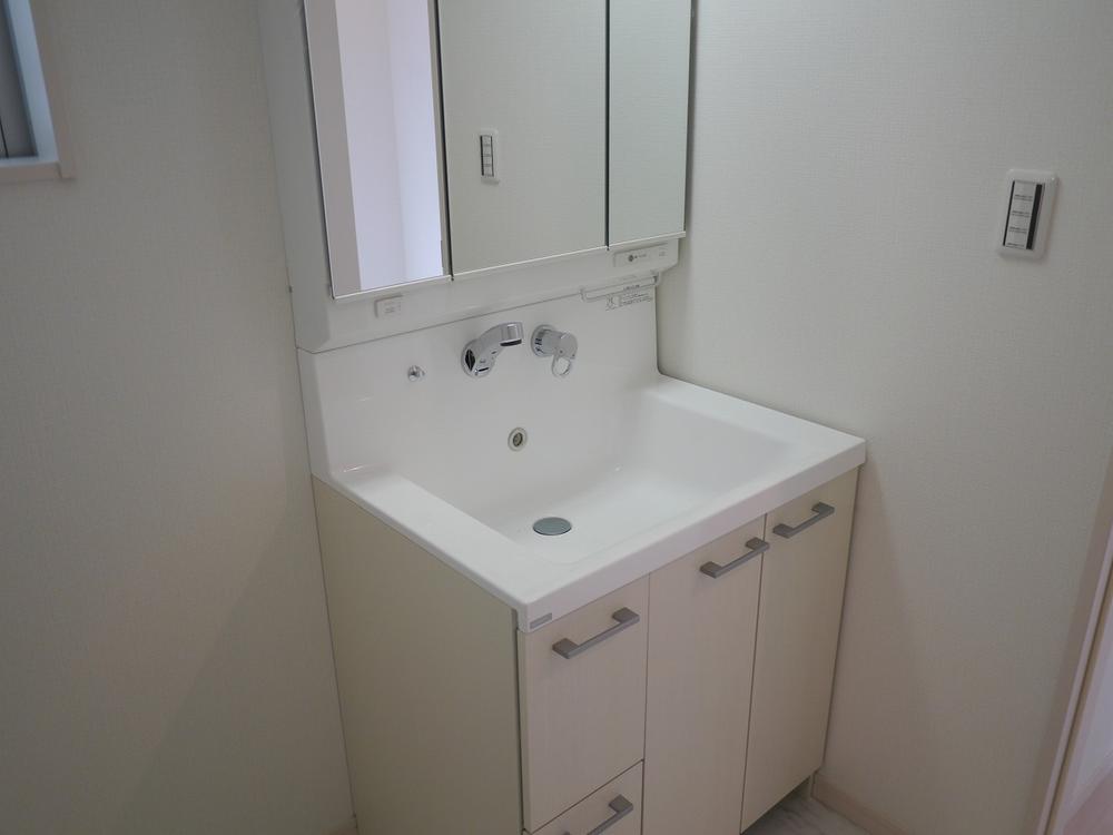 Wash basin, toilet