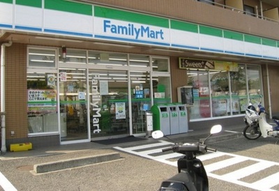 Convenience store. 312m to Family Mart (convenience store)