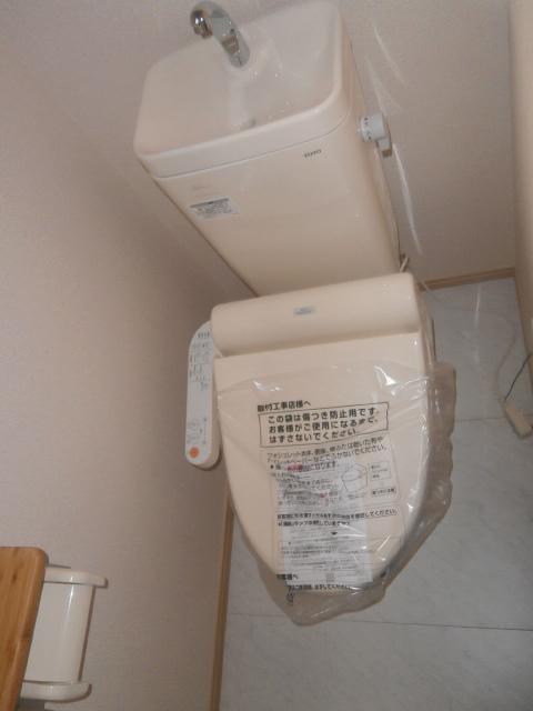 Toilet. 1 Building