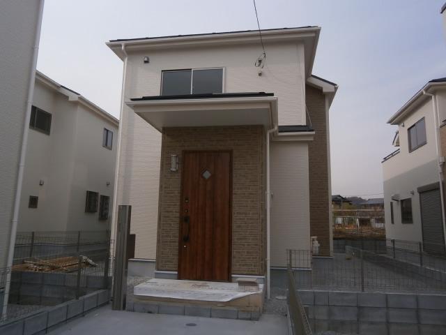 Local appearance photo. Building 2