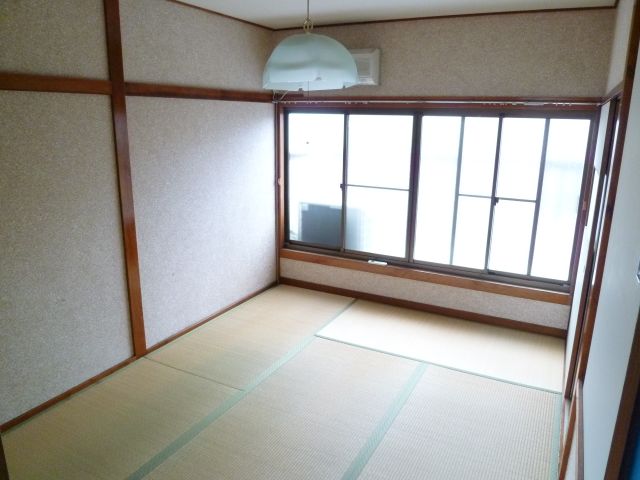 Living and room. Large windows of the room