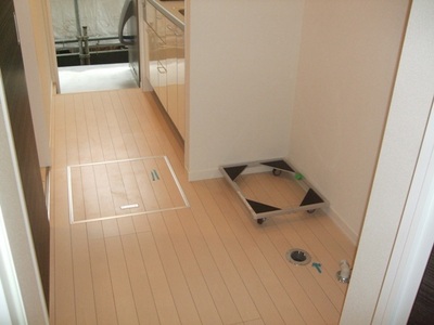 Other room space.  ☆ Kitchen space & washing machine inside the room ☆ 