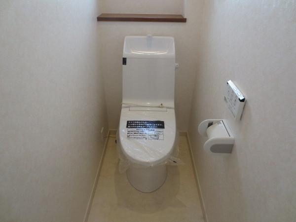 Toilet. 13 Building