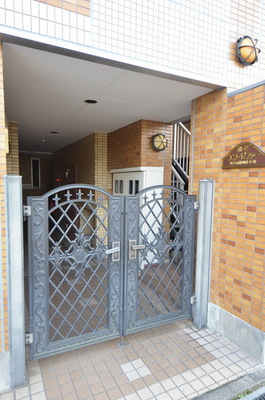 Entrance.  ☆ It is a pretty gate ☆