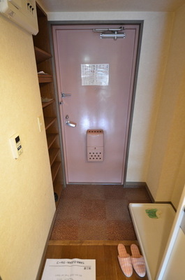 Entrance.  ☆ It is the front door with shoes BOX ☆