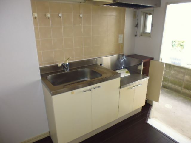 Kitchen. Gas stove can be installed