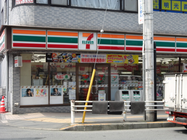 Convenience store. Seven-Eleven (Takao south exit) to (convenience store) 883m