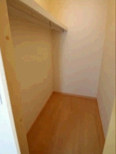 Receipt. Spacious walk-in closet space