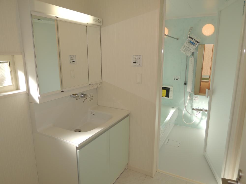 Wash basin, toilet. Indoor (12 May 2013) Shooting