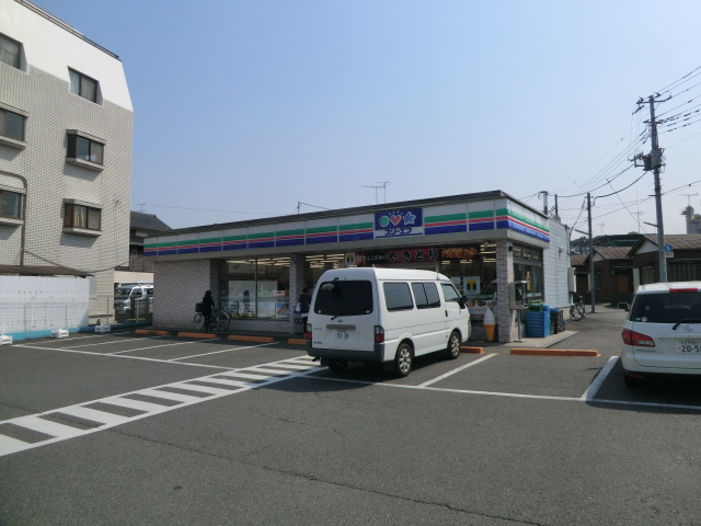 Convenience store. Three F Yokogawa-cho team horse highway shop until (convenience store) 125m