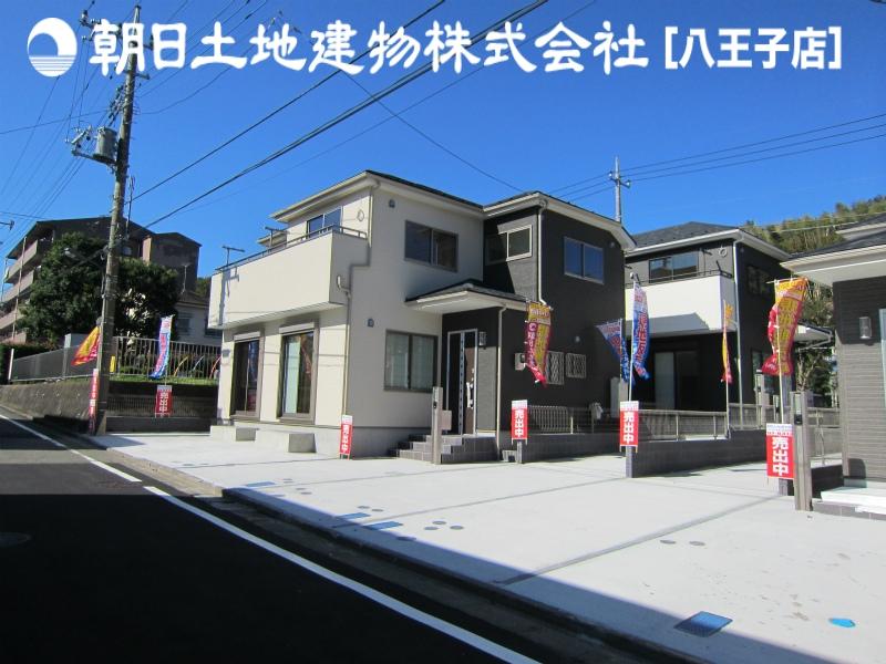 Local photos, including front road. It is a beautiful cityscape in the readjustment land