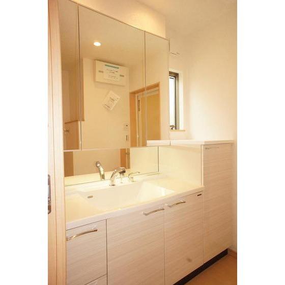 Wash basin, toilet