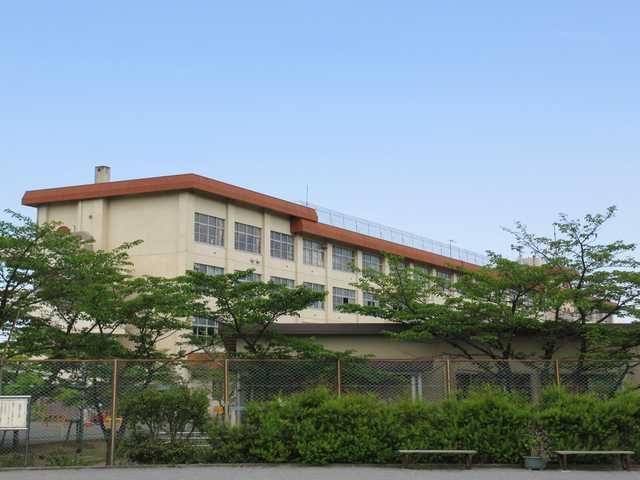 Primary school. City Midorigaoka up to elementary school (elementary school) 440m