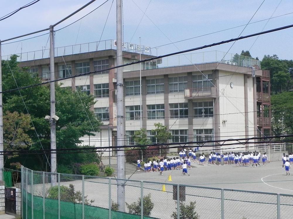 Junior high school. 1000m to Hachioji Municipal Kunugida junior high school