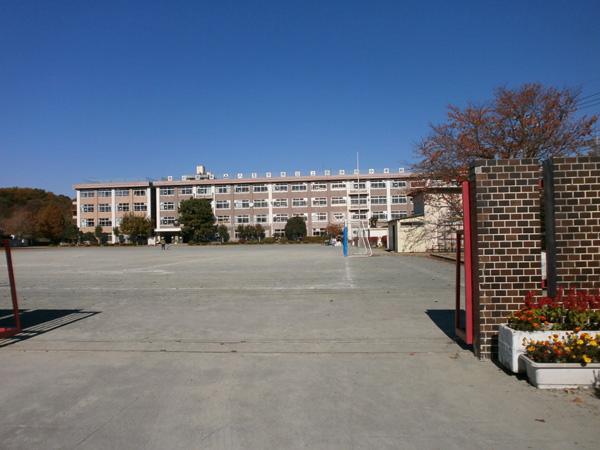 Primary school. 450m to Hachioji Municipal Kamiichibukata Elementary School