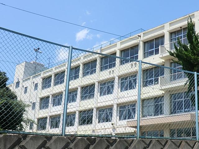 Primary school. Yoshiki 1690m to the center primary school