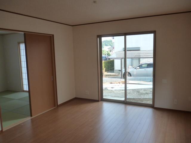 Living. 1 Building