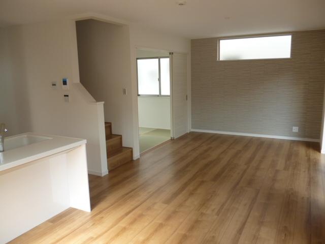 Living. 1 Building In the space are more feeling of freedom and open the sliding door, which is continuous with the living