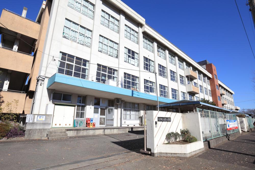 Primary school. Municipal Takakura to elementary school 170m